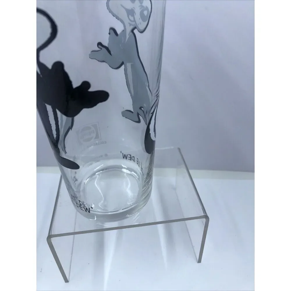 Vintage  PEPE LE PEW Pepsi Glass Collector Series Warner Bros Looney Tunes. Read
